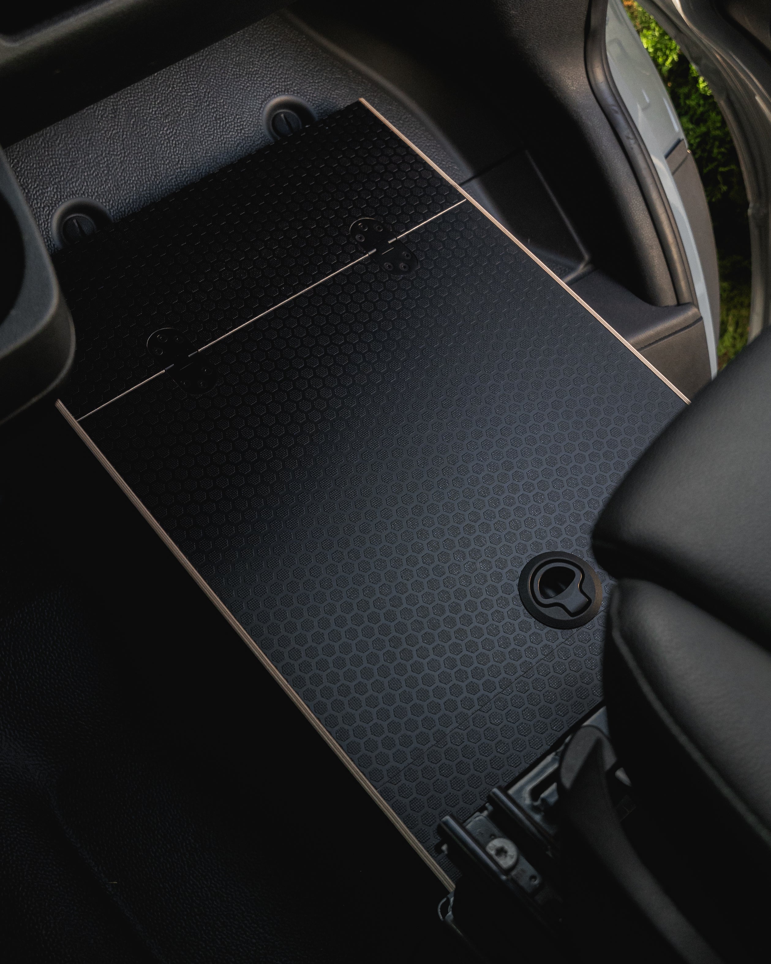 Sprinter foot platform made out of hexply